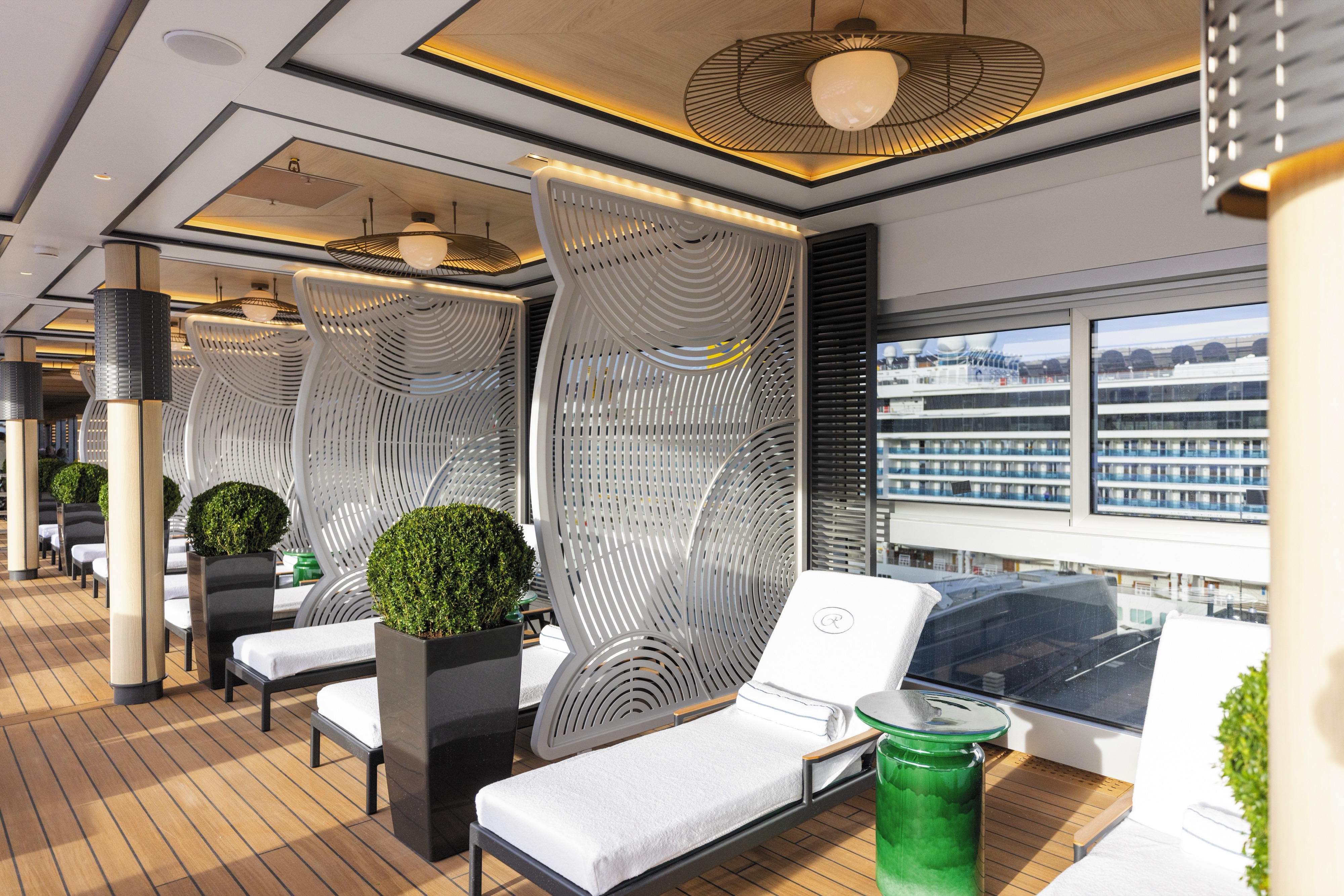 Seven Seas Grandeur - Pool Deck